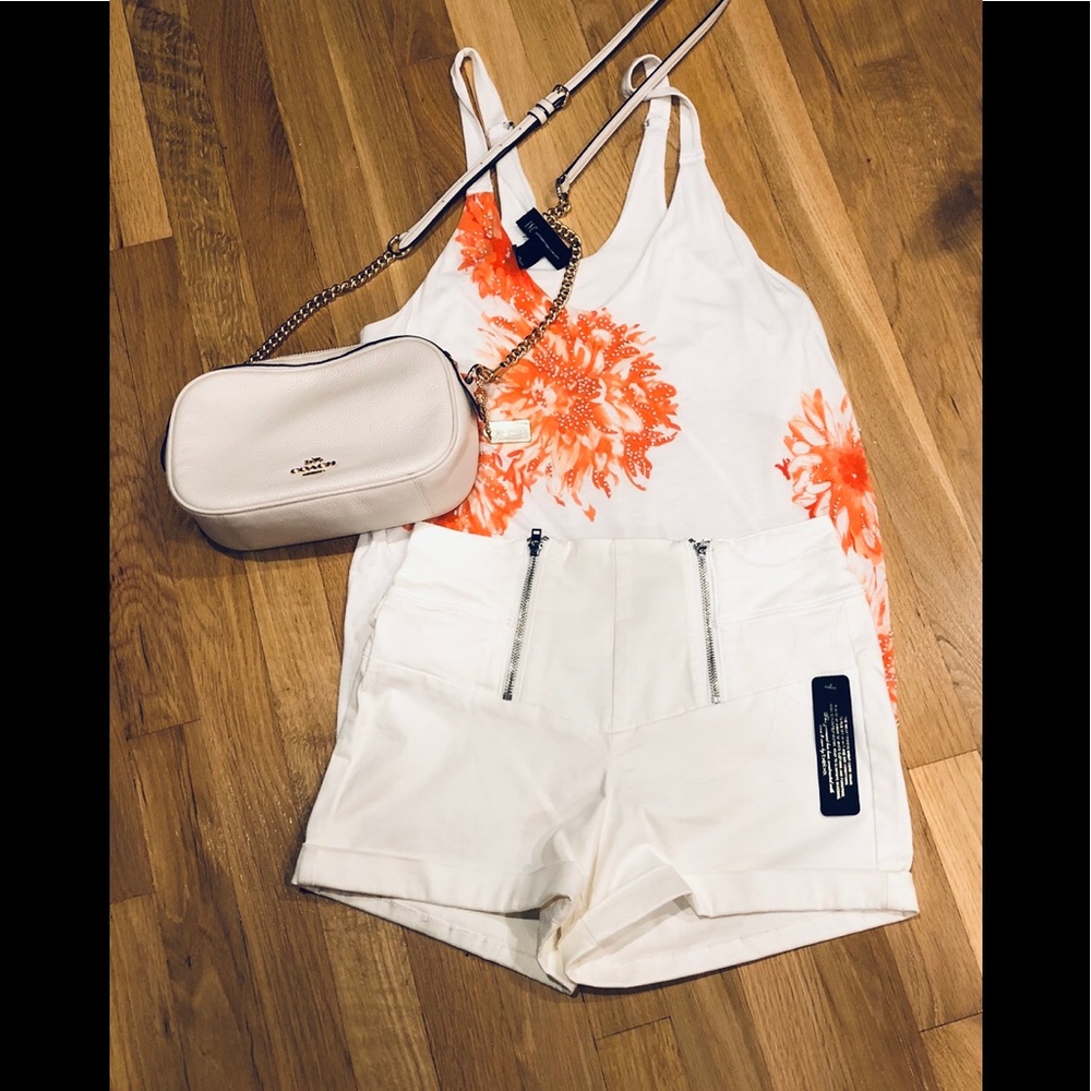 NWT Bebe white zipper shorts size 27